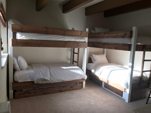 XL Twin bunks, Leesa Mattress, brooklinen sheets, comforters, pull out twin = 5