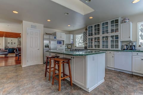 5. Full-size kitchen for the whole family to enjoy.