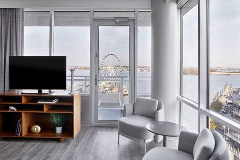 Suite, 1 Bedroom, River View | Premium bedding, in-room safe, desk, blackout drapes