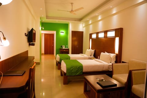 Deluxe Room, 1 Bedroom, Non Smoking, City View | Premium bedding, in-room safe, iron/ironing board, rollaway beds