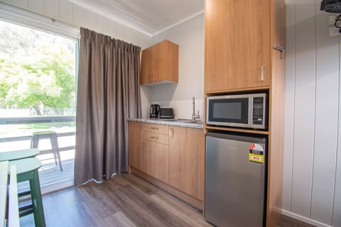 Basic Double Room | Private kitchenette | Fridge, microwave