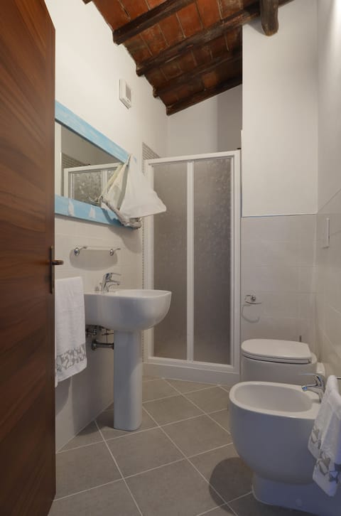 Double or Twin Room | Bathroom | Shower, free toiletries, bidet, towels