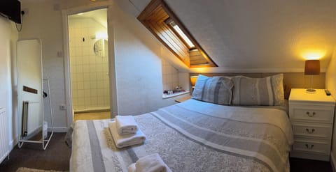 Double Room | Individually decorated, individually furnished, iron/ironing board