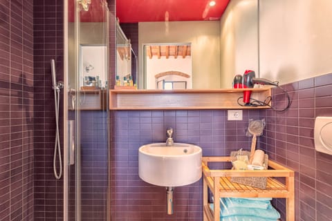 Apartment, 2 Bedrooms | Bathroom sink