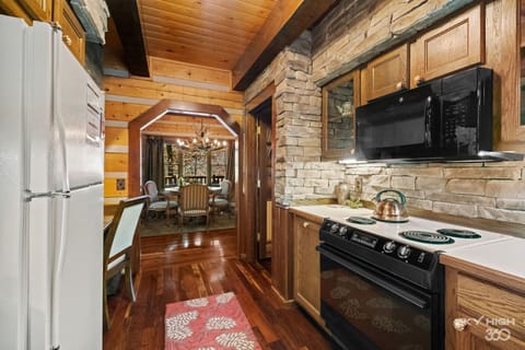 Luxury Cabin, 1 King Bed, Jetted Tub, Hill View (The Elk Lodge) | Private kitchen | Fridge, microwave, oven, stovetop