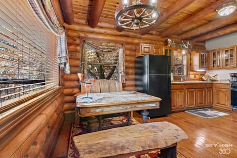 Luxury Cabin, Multiple Beds, Jetted Tub, Lake View (The Cattleman) | Private kitchen | Fridge, microwave, oven, stovetop