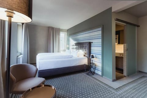 In-room safe, desk, soundproofing, free WiFi