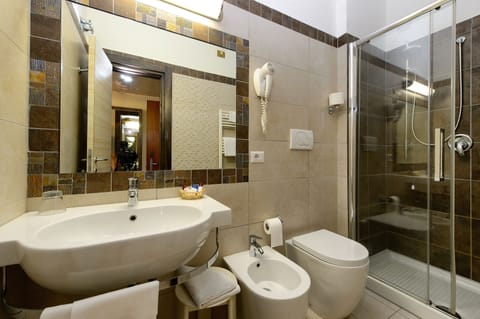 Shower, free toiletries, hair dryer, bidet