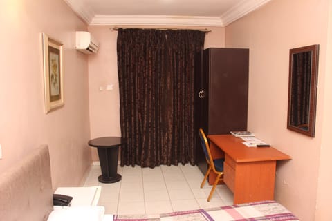 Business Room | Desk, free WiFi