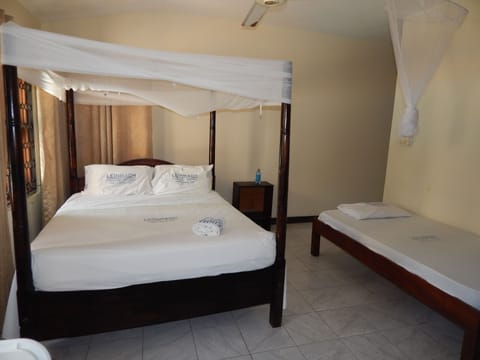 Basic Double Room, 1 Double Bed | 1 bedroom, premium bedding, in-room safe, free WiFi