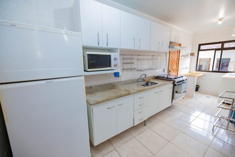 Family Apartment | Private kitchen | Fridge, microwave, oven, coffee/tea maker