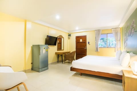 Standard Double or Twin Room | In-room safe, desk, soundproofing, free WiFi