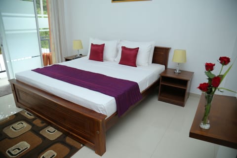 Deluxe Single Room, Garden View | In-room safe, desk, soundproofing, iron/ironing board