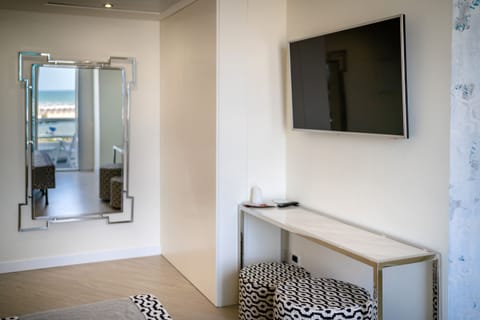 Superior Suite | Desk, soundproofing, free WiFi, bed sheets