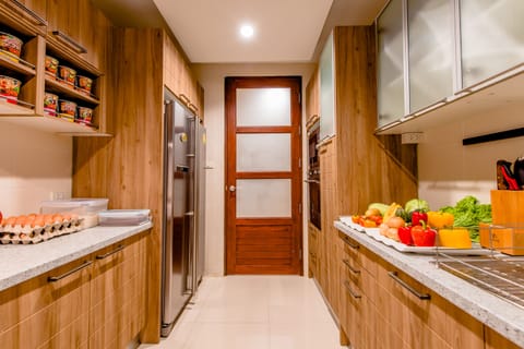 Luxury Villa | Private kitchen | Fridge, microwave, oven, stovetop