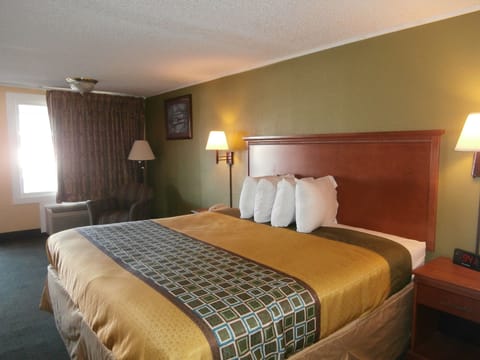 Room, 1 King Bed, Smoking | Blackout drapes, iron/ironing board, free WiFi, bed sheets