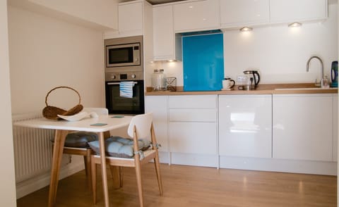 Apartment, 1 Bedroom | In-room dining