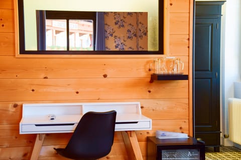 Alpenliebe Premium Business, Boxspingbett, Nespresso machine, LP player | Living area | Flat-screen TV