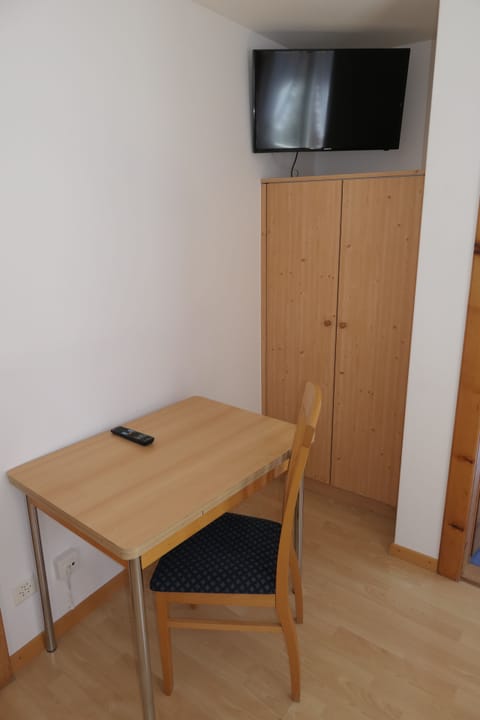 Double Room (Shared Toilet) | Room amenity