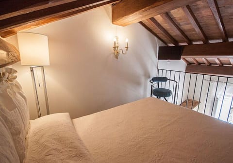 Double Room (Cristiana) | Desk, laptop workspace, free WiFi, bed sheets