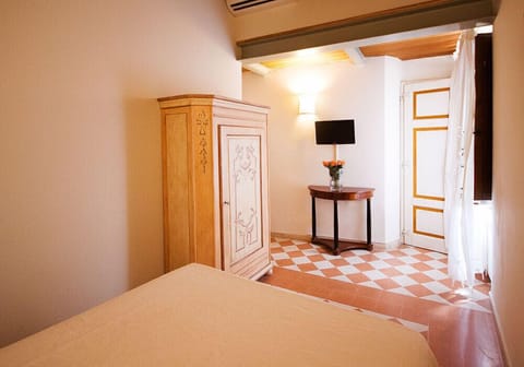 Double Room (Caterina) | Desk, laptop workspace, free WiFi, bed sheets