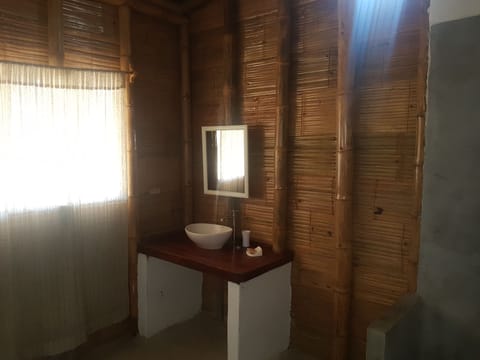 Family Room (up to 4 pax) | Bathroom | Shower, towels