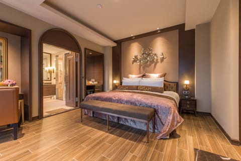 Royal Villa | Premium bedding, down comforters, pillowtop beds, free minibar