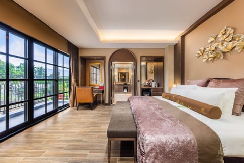 Royal Villa | Premium bedding, down comforters, pillowtop beds, free minibar