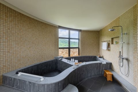 Castle Deluxe suite | Bathroom | Designer toiletries, hair dryer, bathrobes, slippers