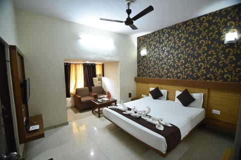 Deluxe Non Ac Room | 1 bedroom, premium bedding, in-room safe, desk