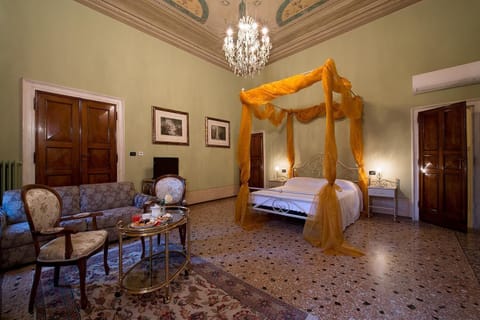 Minibar, in-room safe, individually decorated, individually furnished