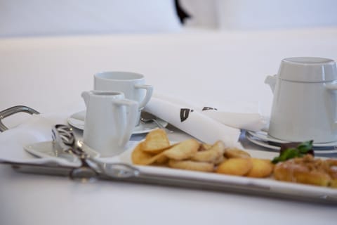 Daily cooked-to-order breakfast (EUR 16.0 per person)