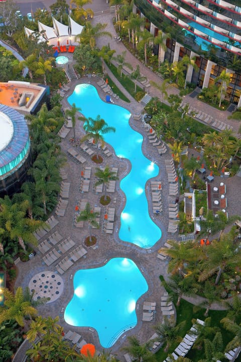 2 outdoor pools, open 6 AM to 10:00 PM, cabanas (surcharge)