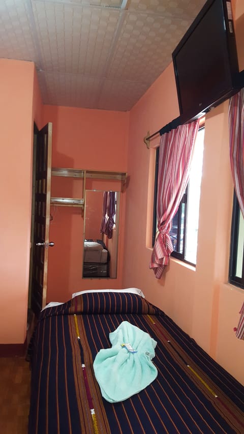 Standard Triple Room, Multiple Beds | Free WiFi, bed sheets
