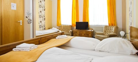 Standard Double Room | Free WiFi, bed sheets