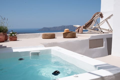 Exclusive Villa (Globe) | Jetted tub