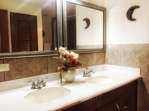 Premium Suite, Multiple Bedrooms, Non Smoking, Ocean View | Bathroom sink