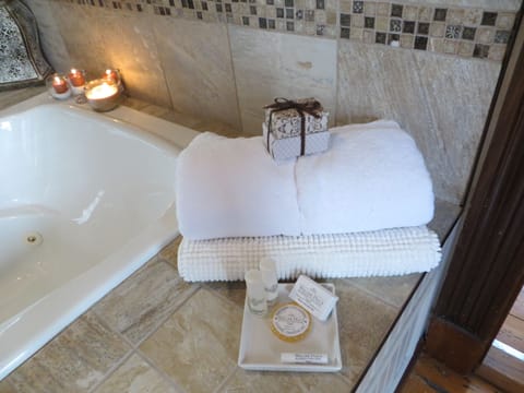Margaret's Porch / Jetted Tub for Two | Premium bedding, pillowtop beds, free minibar, in-room safe