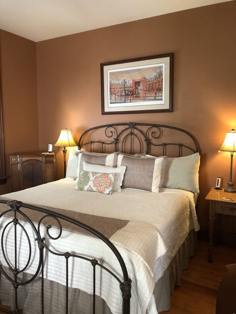 Honeymoon Room | Premium bedding, pillowtop beds, individually decorated