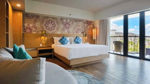 Premium Deluxe | Premium bedding, minibar, in-room safe, desk