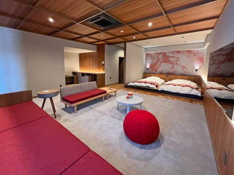 Comfort Room | In-room safe, desk, free WiFi, bed sheets