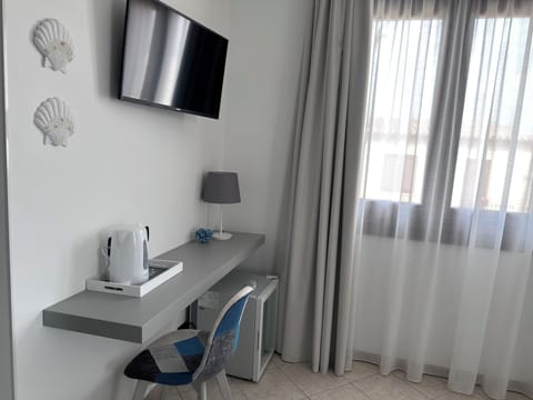 Double Room, Terrace | Minibar, in-room safe, desk, free WiFi