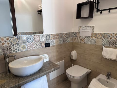 Superior Double Room, Terrace | Bathroom | Shower, free toiletries, hair dryer, towels