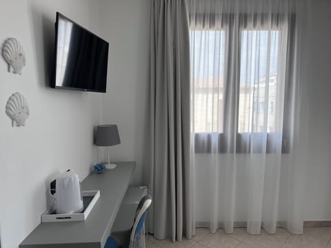 Double Room, Terrace | Minibar, in-room safe, desk, free WiFi