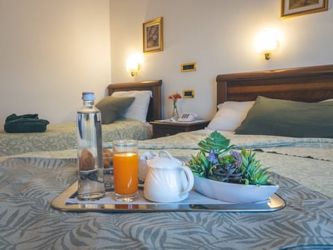 Triple Room | Minibar, desk, soundproofing, free WiFi