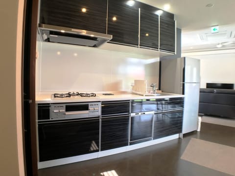 House | Private kitchenette | Full-size fridge, microwave, stovetop, electric kettle