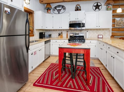 Townhome, 2 Bedrooms | Private kitchen | Microwave, dishwasher, cookware/dishes/utensils