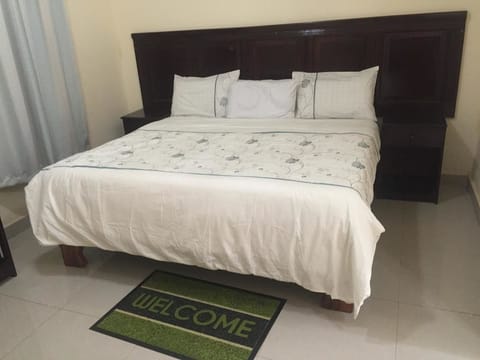 Twin Room | Desk, free WiFi, bed sheets