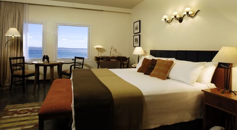 Superior Room, Ocean View | Minibar, in-room safe, desk, blackout drapes