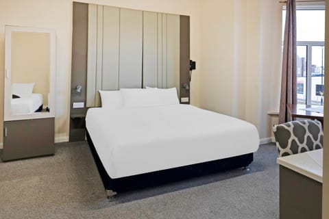 Standard Triple Room, Multiple Beds | Iron/ironing board, bed sheets